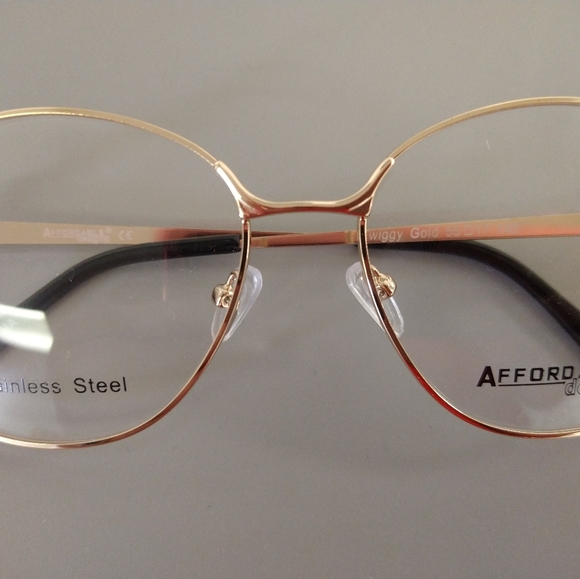 Large Gold Eyeglasses - Picture 15 of 16